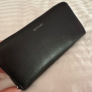 Matt&Nat Black Wallet (Purity Collection)